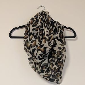 DONATED 💥 Cheetah print scarf